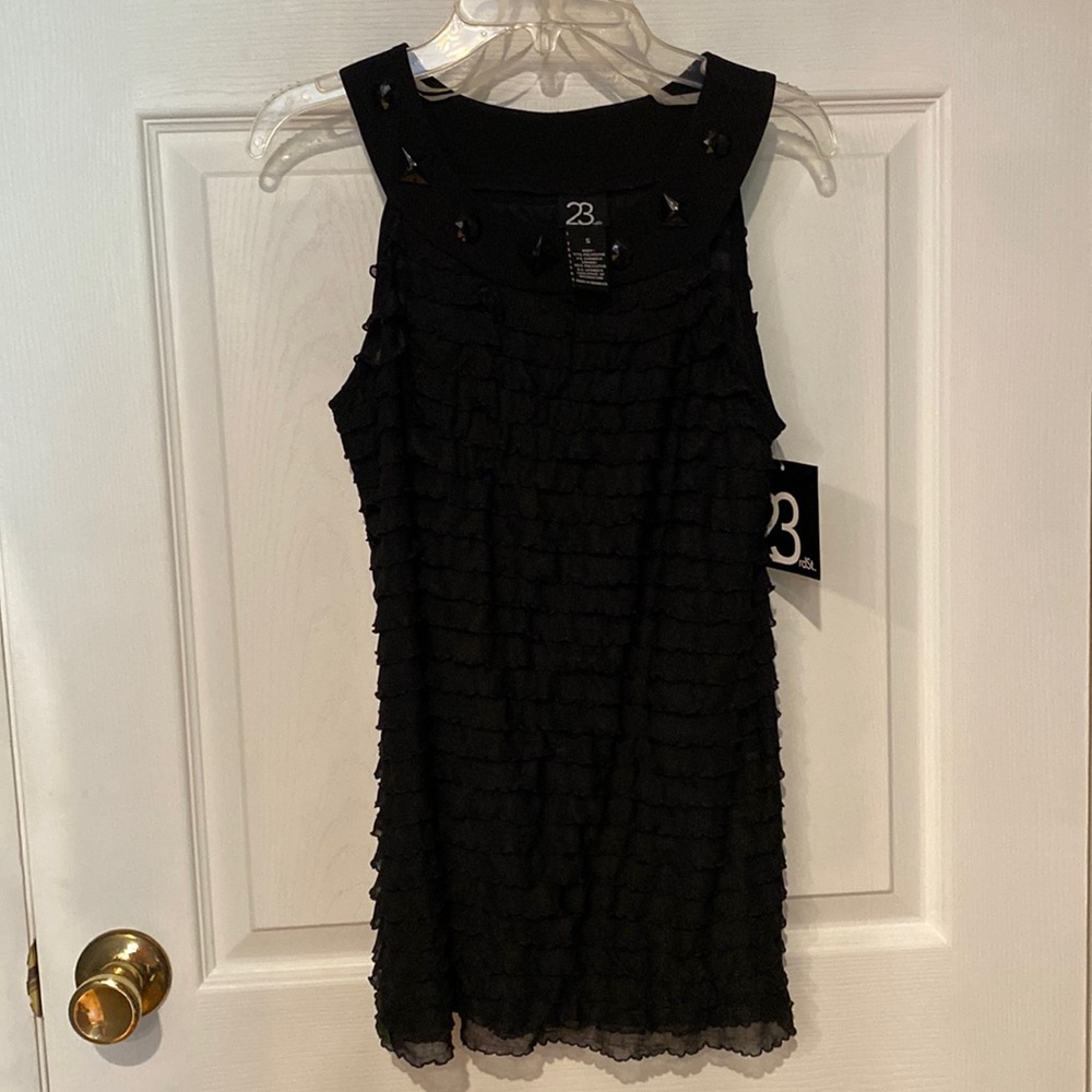NWT- 23rdSt. Adorable top
